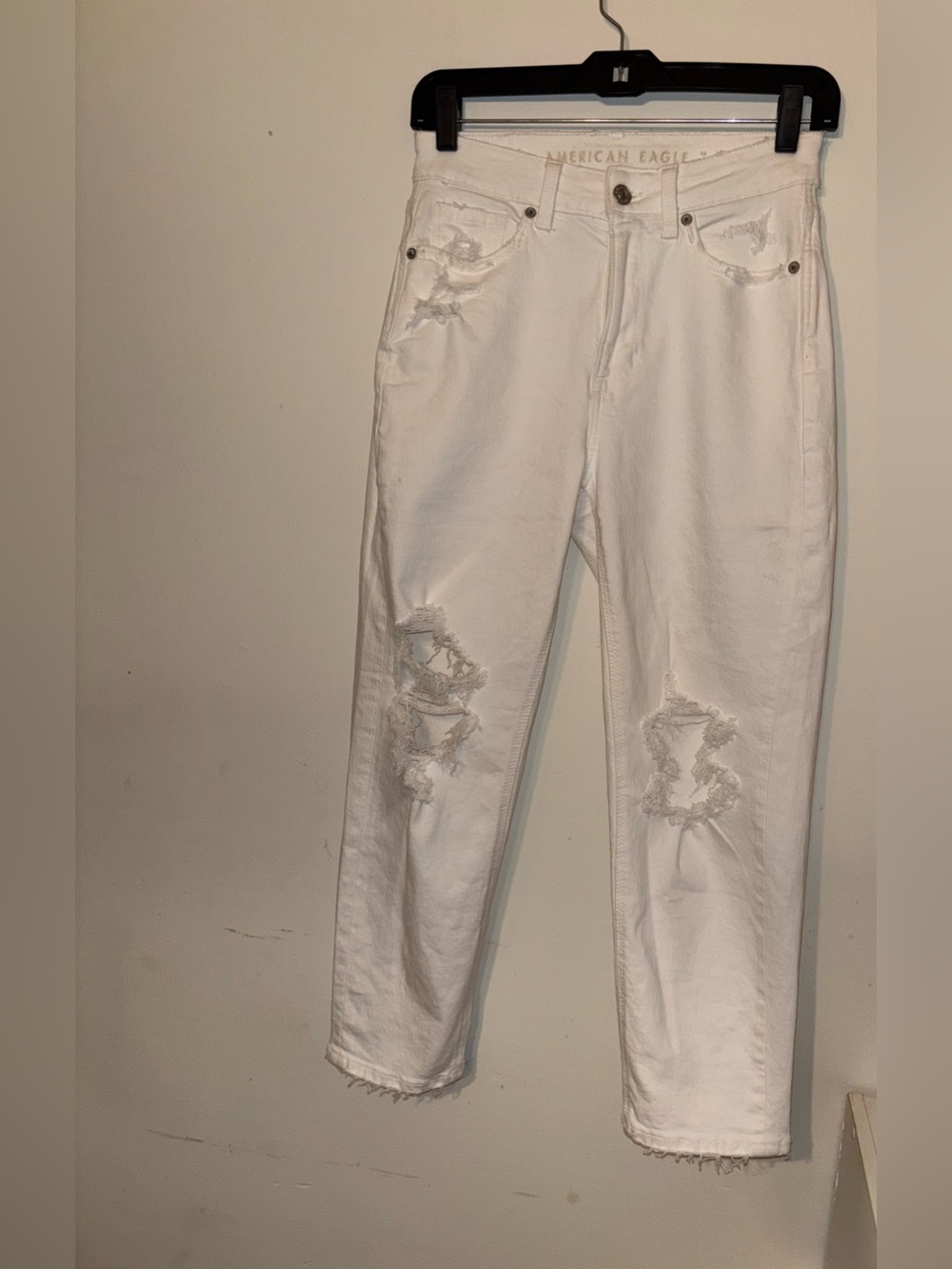 American Eagle white Mom Straight jeans NWT